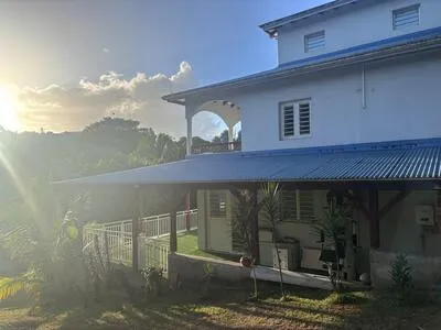 Villa f4+f3+studio avec 2 box - Grande Savane sud