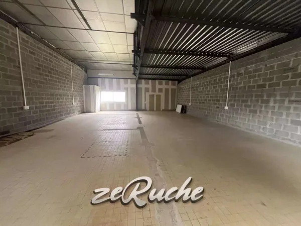 Local 208 m²