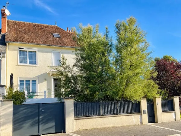 MAISON DE 156 M2 AU CENTRE DE BLERE