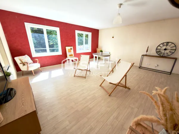 Comme une maison, avec les avantages d'un appartement, découvrer ce beau duplex à Villers-sous-St Le