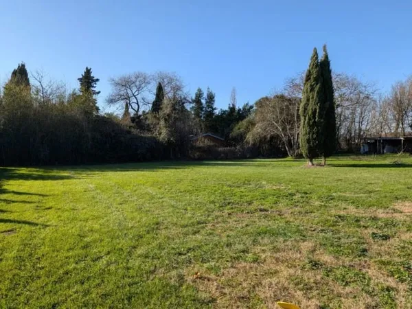 Terrain 600 m²