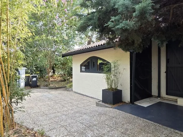 Maison arborée au calme