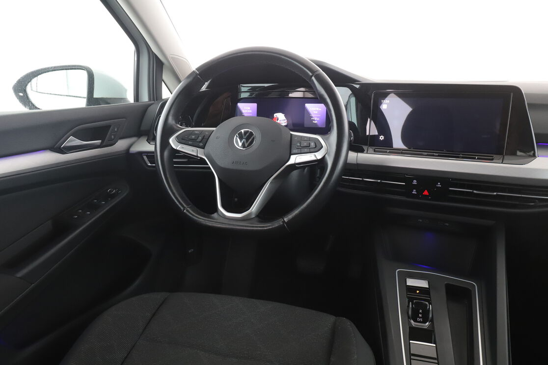 Volkswagen Golf VIII 2.0 TDI SCR DSG7 — photo 12