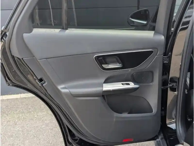 Mercedes Glc 300 e — photo 18