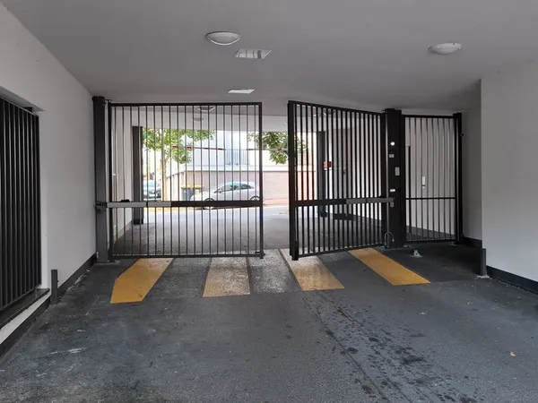 Lot parking garage