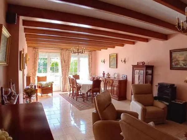 Maison 6 pièces 236 m²