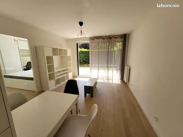 Beau T2 meublé avec jardin en parfait état dans une résidence de standing sécurisée
