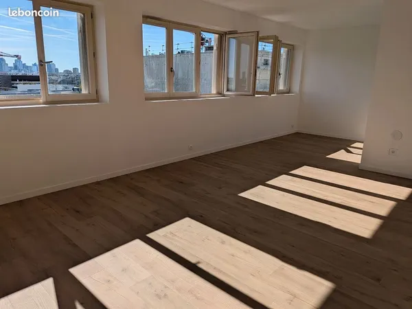Location 76m² - 9ème étage