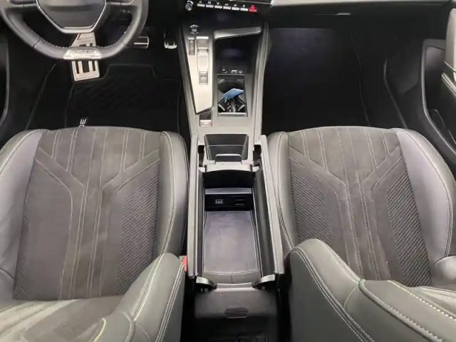 Peugeot 308 phev 180 e-eat8 — photo 10