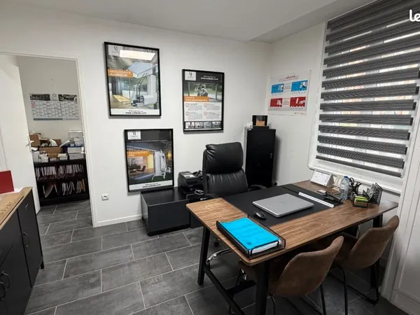 Bureaux, local commercial 372 m² CREVECOEUR LE GRAND