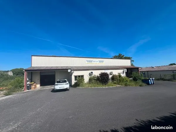 Superbe Dépôt/Bureaux avec parking en Zone Emploi 16600 Magnac-sur-Touvre
