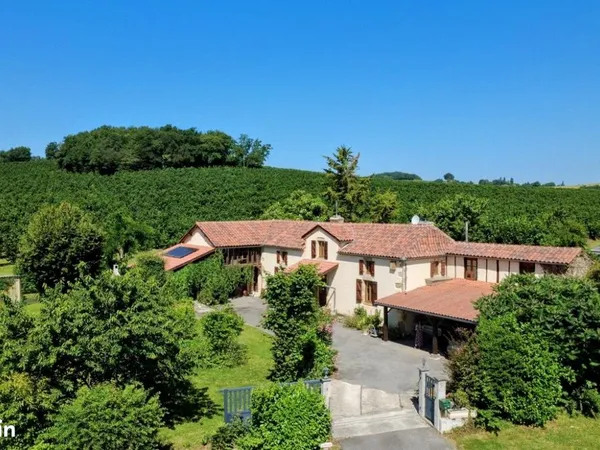 Maison 7 pièces 242 m²