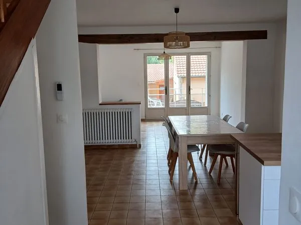 Maison DISPONIBLE meublée état neuf avec garage, cellier et sur sous-sol