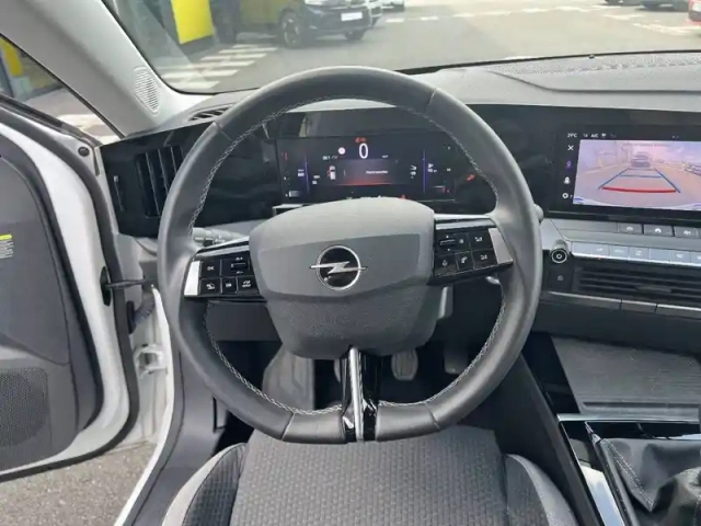 Opel Astra 1.2 turbo 110 ch bvm6 — photo 9