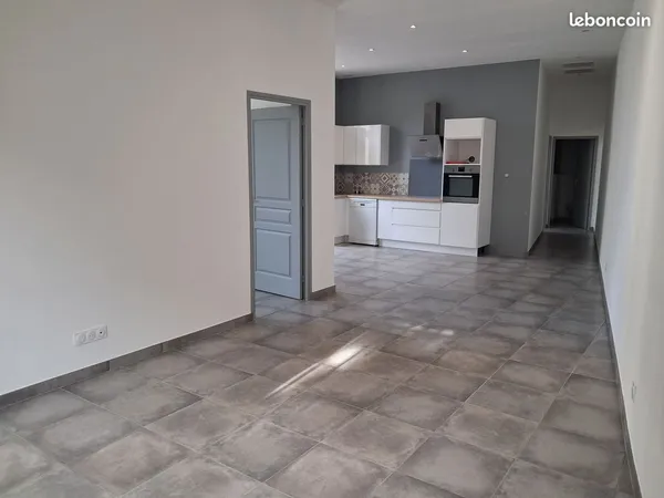 Maison avec climatisation, terrasse et stationnement