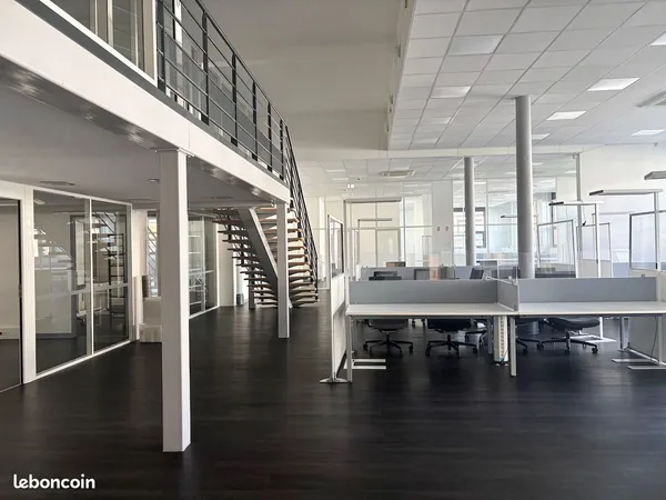 Des bureaux de caractère, lumineux et prêts à vivre, au coeur du parc Techn'hom