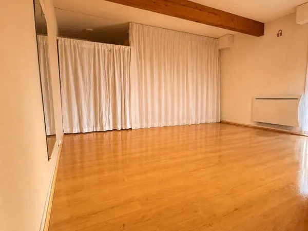 Local commercial Espace Harbaux d'environ 89 m2