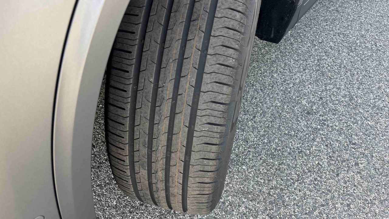 Mercedes EQA 300 4Matic — photo 22