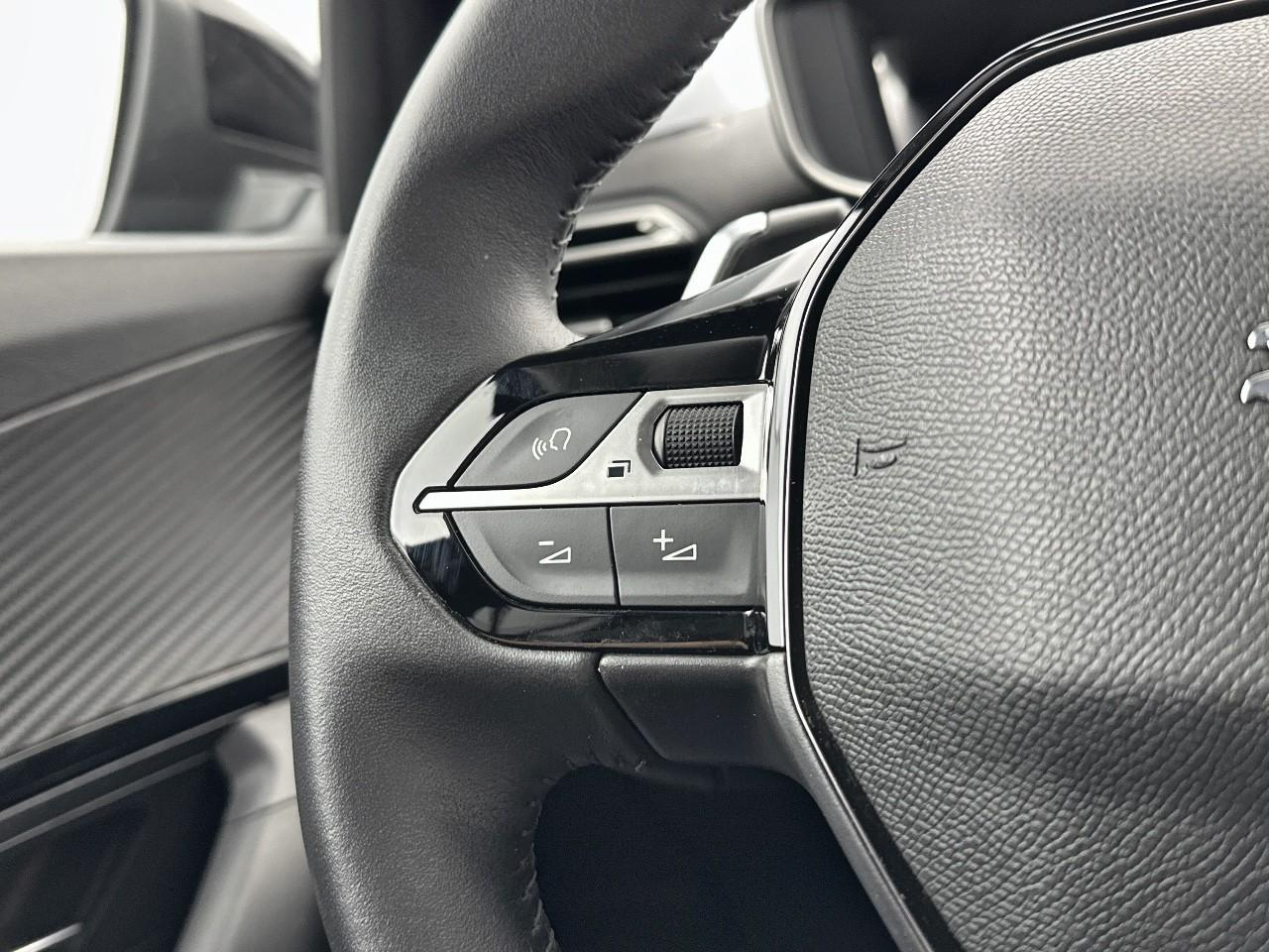 Peugeot 2008 bluehdi 130 s&s eat8 allure pack — photo 17
