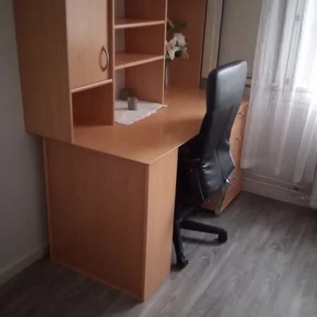 Chambre meublée dans T4