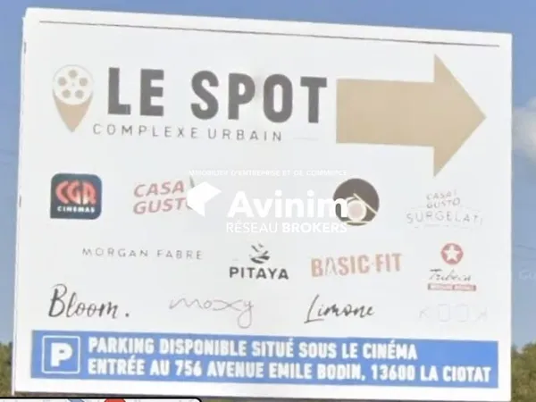 Local commercial 284 m²