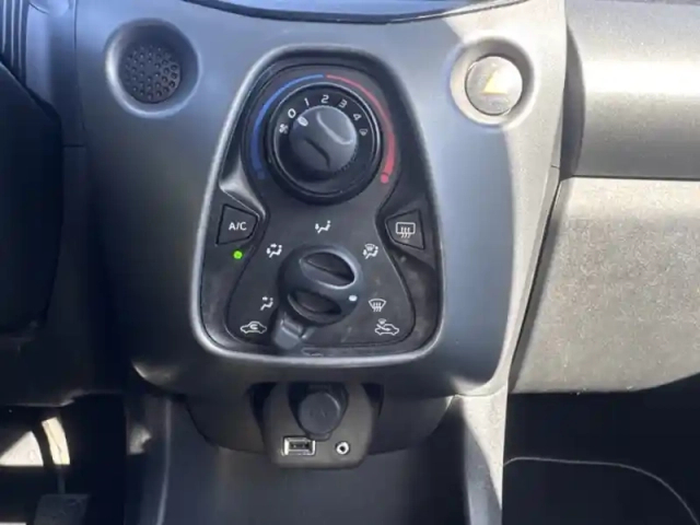 Toyota Aygo 1.0 vvt-i x-play — photo 14