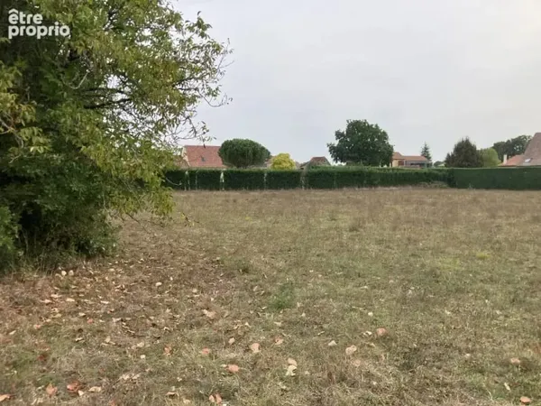 Terrain plat constructible de 2534 m2 à Meyrals