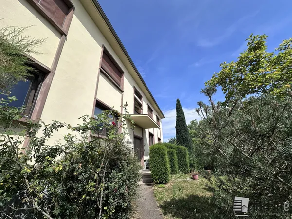 Ostwald Ensemble immobilier divisible de 490/535m2 dans petite c