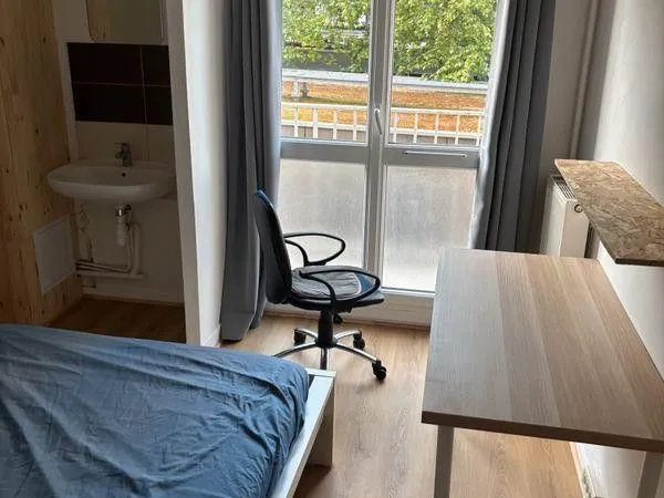 Chambre rénovée 16m² dans une coloc