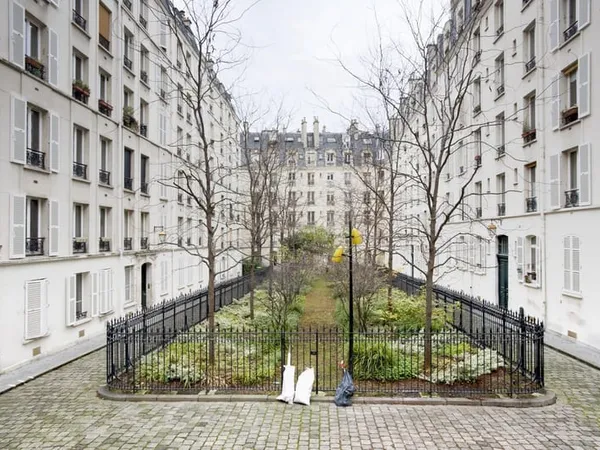 PARIS XVII - BATIGNOLLES - RUE LEGENDRE - A LOUER VIDE - 2 PIÈCES DE 47M² AU REZ-DE-CHAUSSEE
