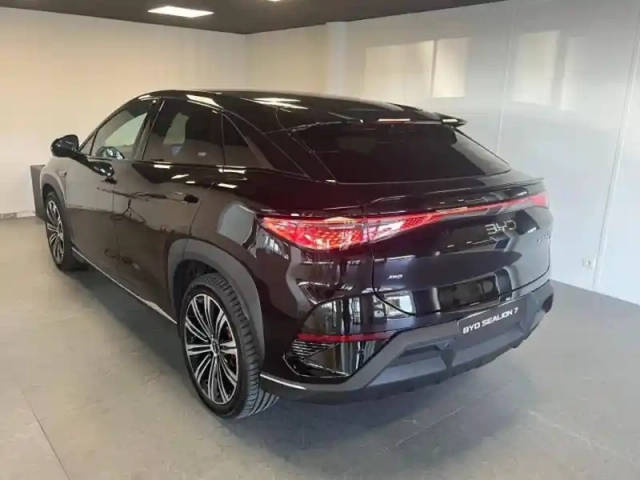 Byd Sealion 7 530ch - 91,3 kwh excellence awd — photo 3
