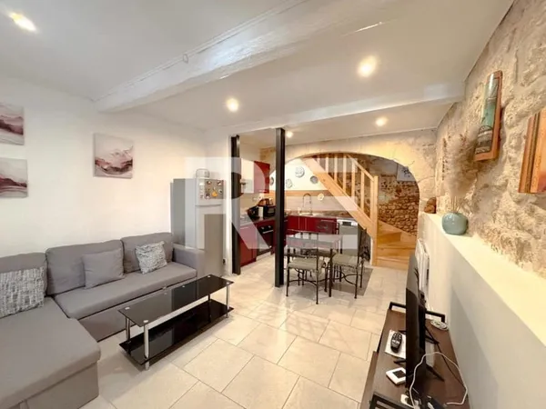 Maison De Ville En Pierre, Entièrement Meublée Et Équipée