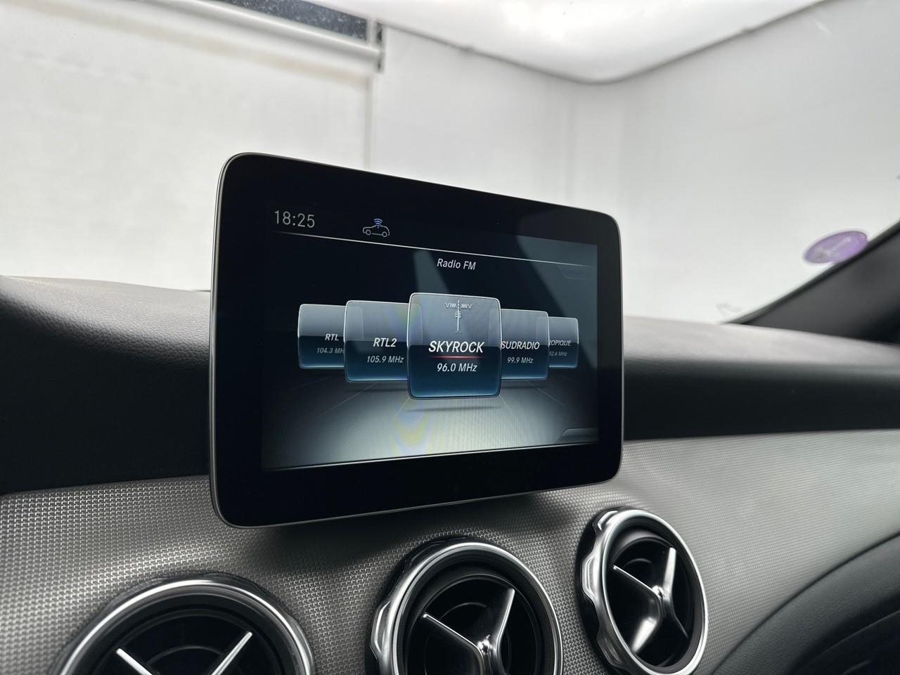 Mercedes Gla 180 sensation 7-g dct a — photo 24