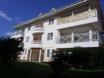 Les Trois-Îlets F2 meublé avec terrasse et parking 198 000 € FAI