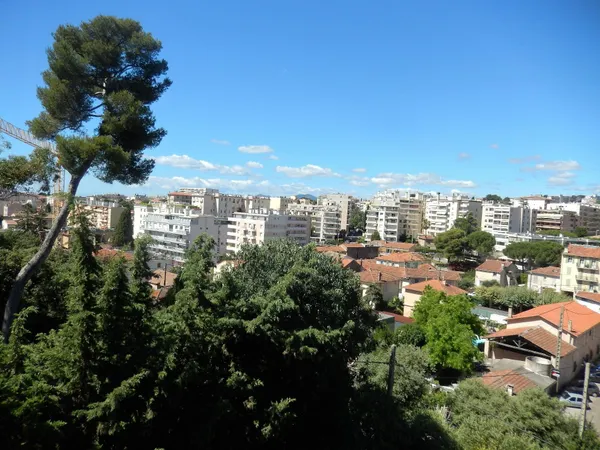 DEUX PIÈCES LE CANNET
