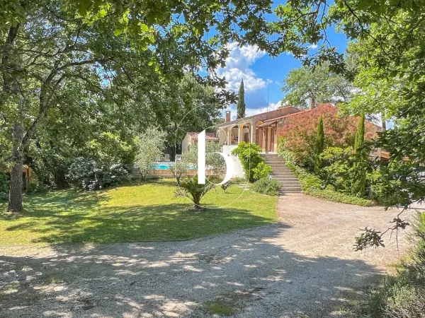 Villa 8 pièces 225 m²