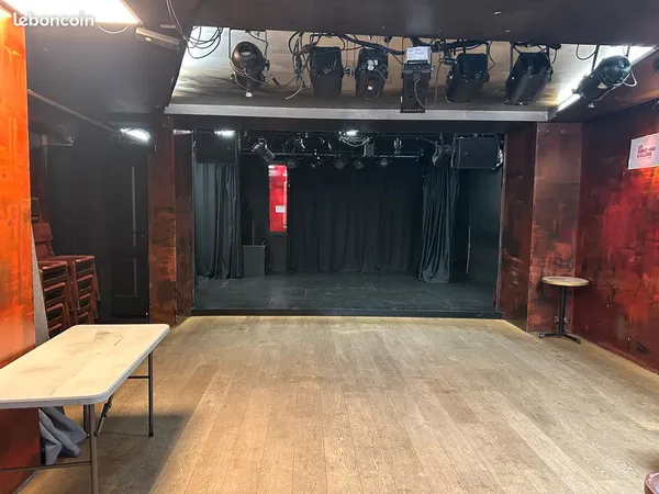 A vendre dans Paris : Salle de spectacle avec 2 salles de cours