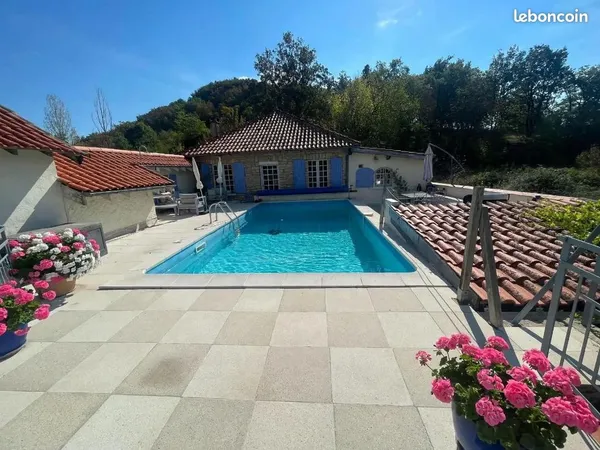 Maison en pierre 124m² avec piscine, dependance , vue