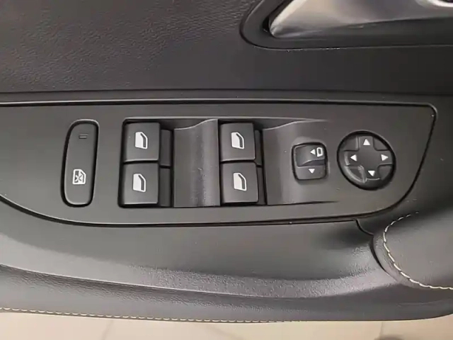 Peugeot 2008 electrique 54 kwh 156 ch — photo 25