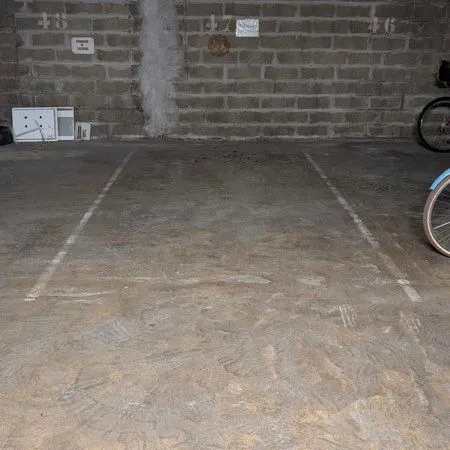 Place de parking sous-sol sécurisé, proche place de la Victoire