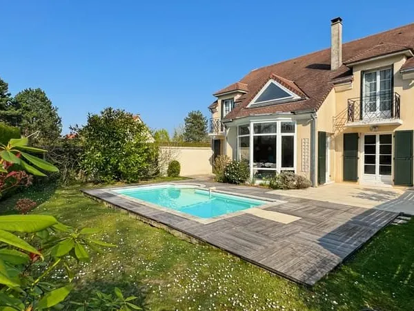 MAISON FAMILIALE CONTEMPORAINE DE 180M2 PROCHE ECOLES ET TRA