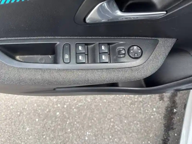 Peugeot 208 electrique 50 kwh 136ch — photo 27