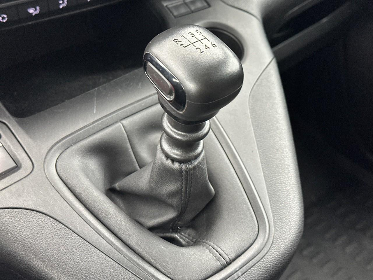Peugeot Partner fourgon standard 650 kg bluehdi 100 s&s bvm6 premi — photo 27