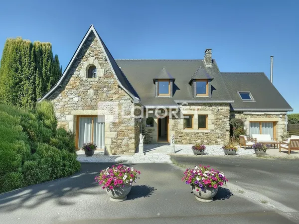 Maison 8 pièces 200 m²