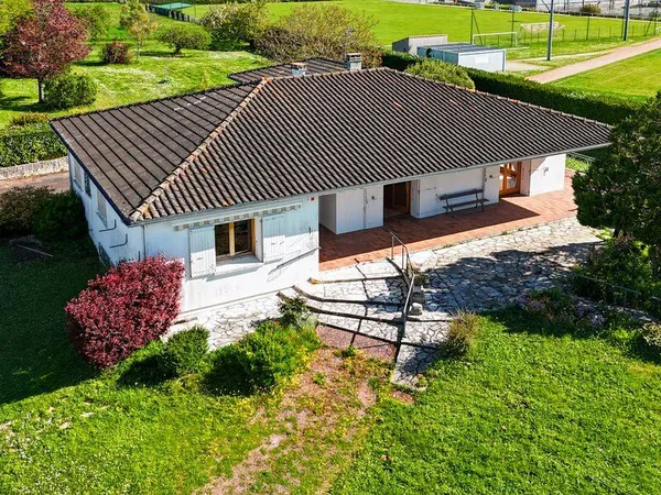 Maison 10 pièces 320 m²