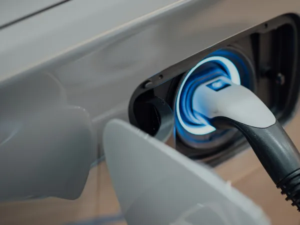 Le droit à la prise : installer une borne de recharge sur sa place de parking en copropriété — le guide 2026