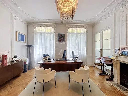 Appartement 9 pièces 207 m²