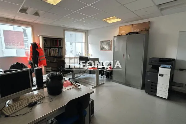 Bureaux 4 pièces 76 m²