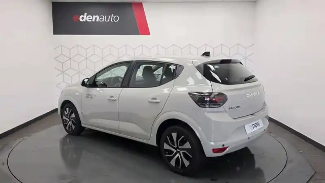 Dacia Sandero sce 65 — photo 8