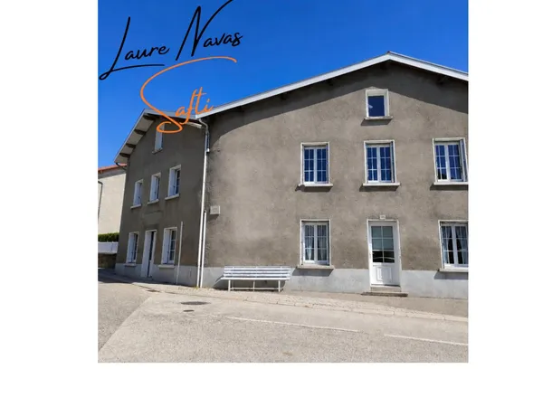 Tombez sous le charme de cette grande propriété avec sa petite maison annexe, parfaite pour un gîte,